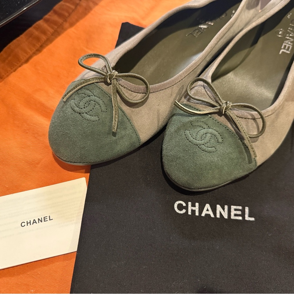 Women's Two-Tone Flats in Gray and Green